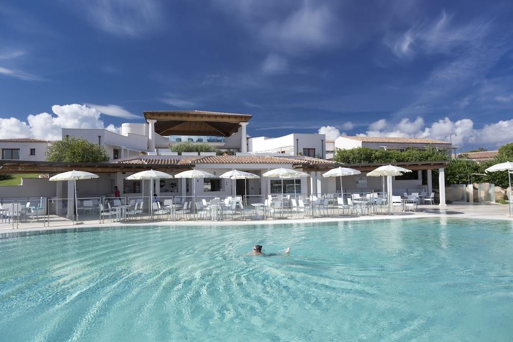 Grande Baia Resort & Spa San Teodoro  Exterior foto